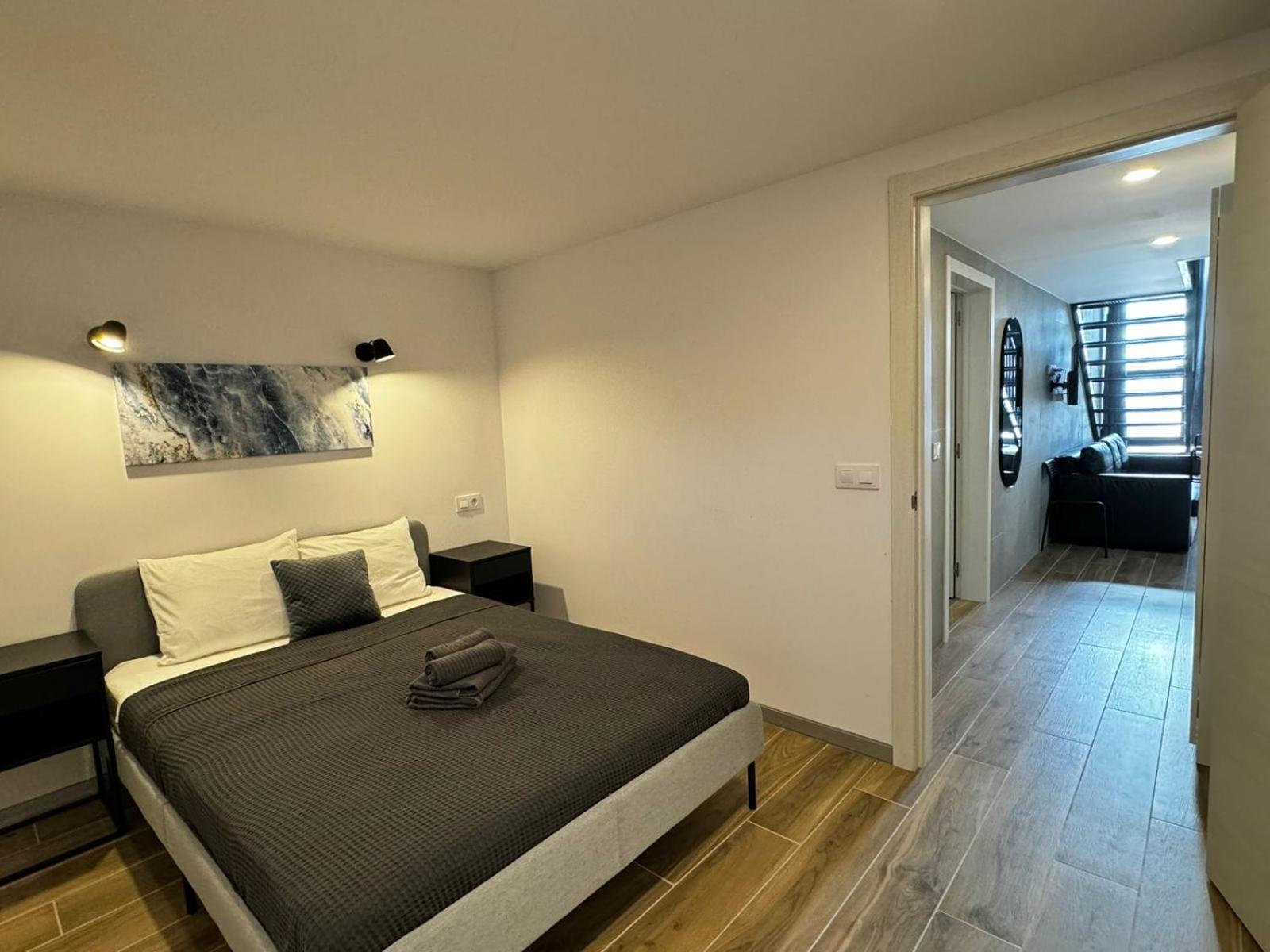Melia Y Fuster 23C Aparthotel Valencia Exterior photo